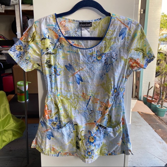 Cherokee Scrub Top - Picture 1 of 3